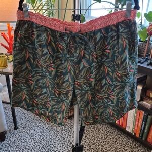 Sundance Green Leaf Print Women's Shorts